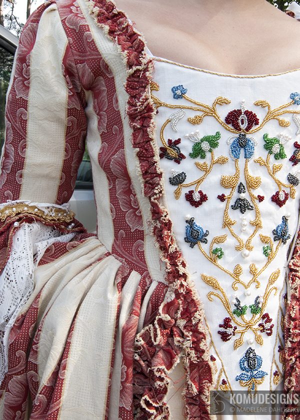 18th century stomacher beadwork embroidery / 1700tal bröstlapp pärlbroderi