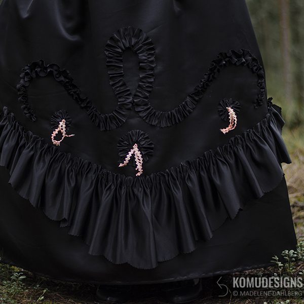 robe-a-la-francaise-petticoat-black-skirt